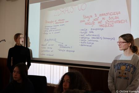 Letošnji otroški parlament na občinski ravni v središče postavlja duševno zdravje mladih (21)